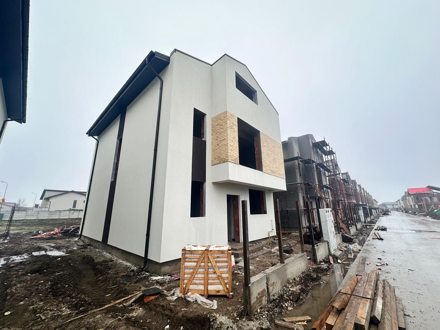 CASA INDIVIDUALA, 4 CAMERE, TOATE UTILITATILE, TEREN 300 MP, COMIS 0% - Poză 3