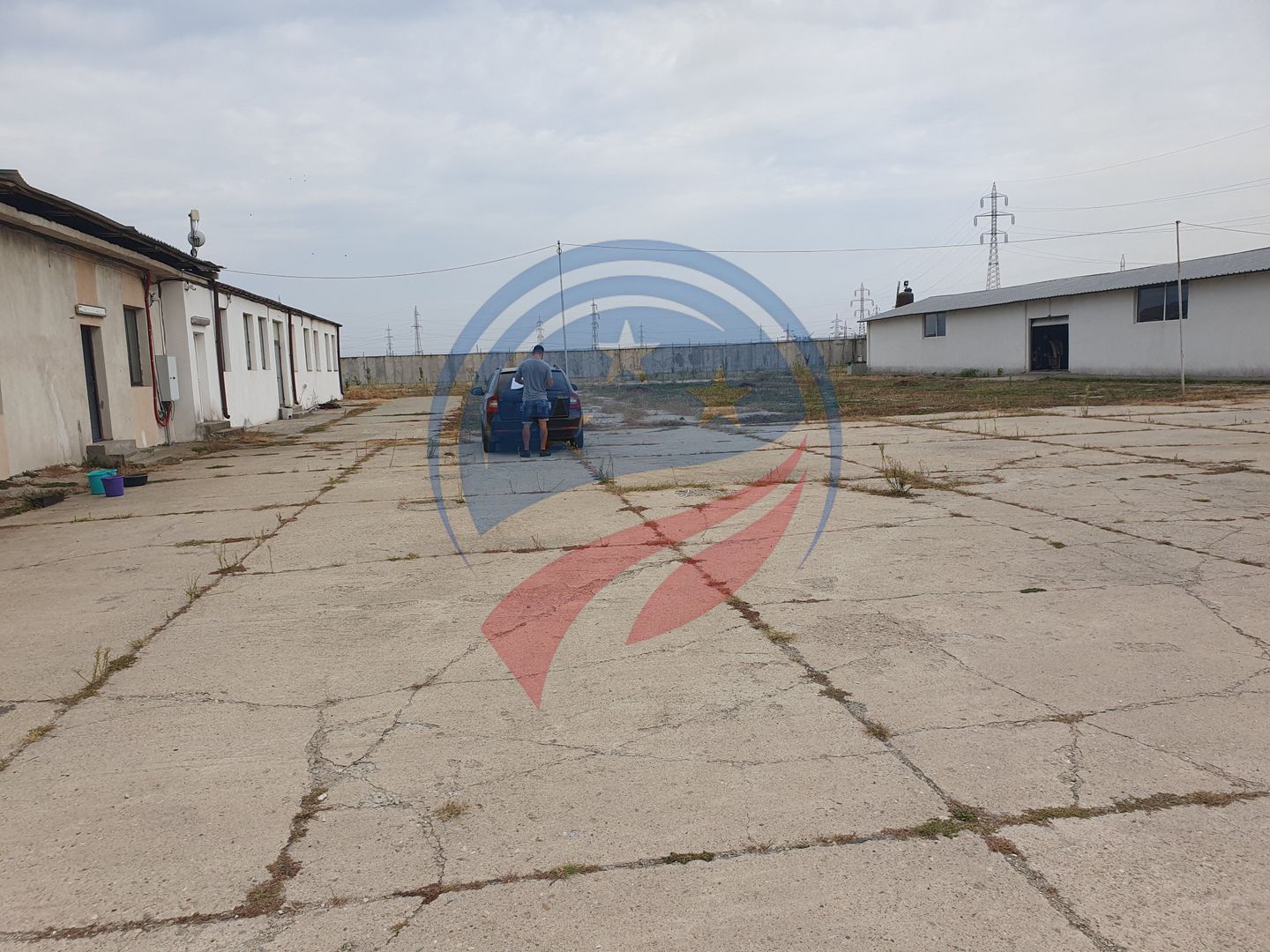 2 HALE de 357 mp si 474 mp  si teren intravilan de 5423 mp  Isalnita - Poză 2