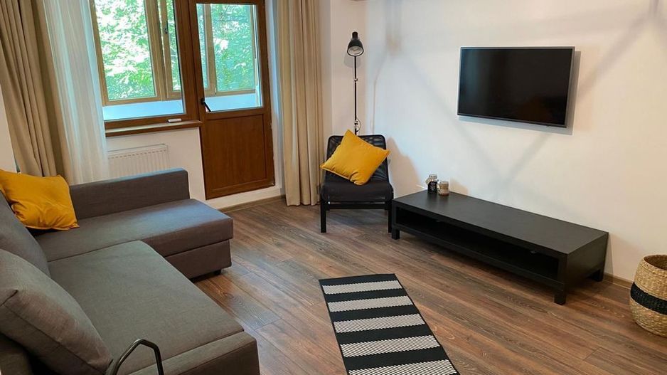 Vanzare Apartament 2 camere renovat, etaj 2/8, balcon și boxă,  Panduri - Poză 2