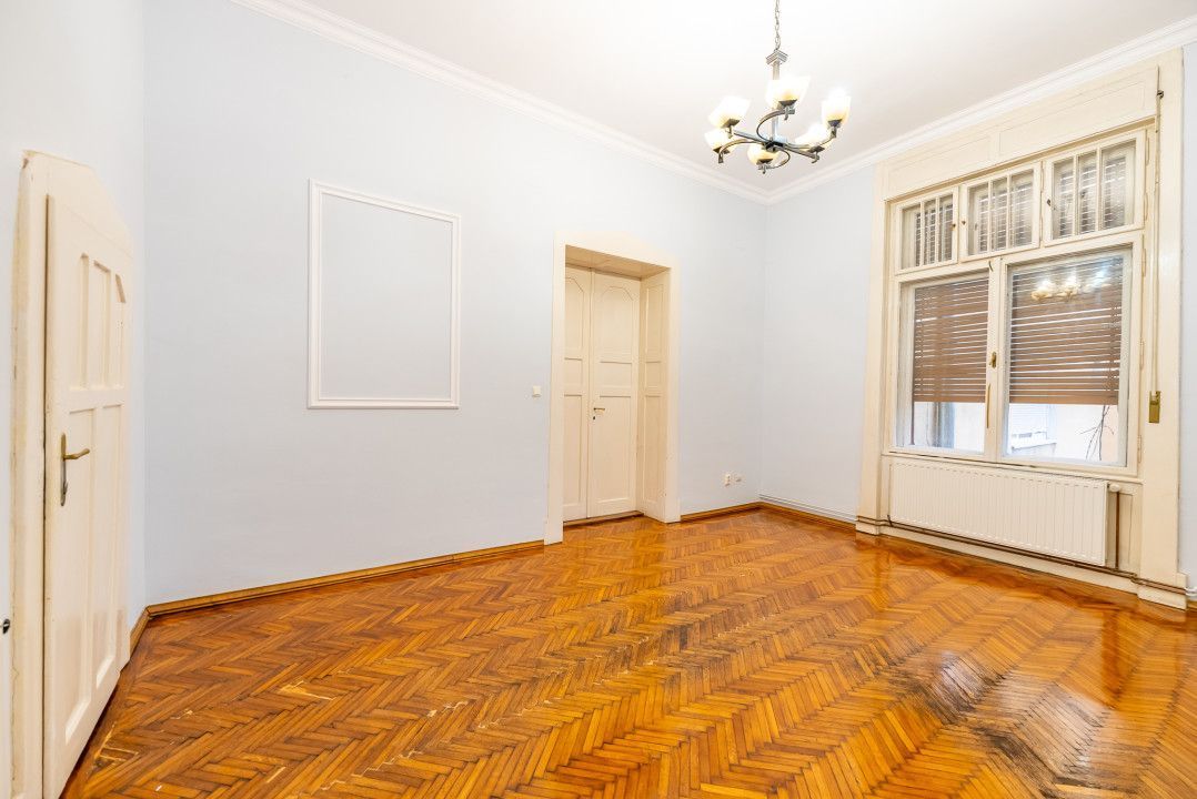 Apartament nemobilat, 3 camere, etaj 1, Bld.Revoluției - Poză 6