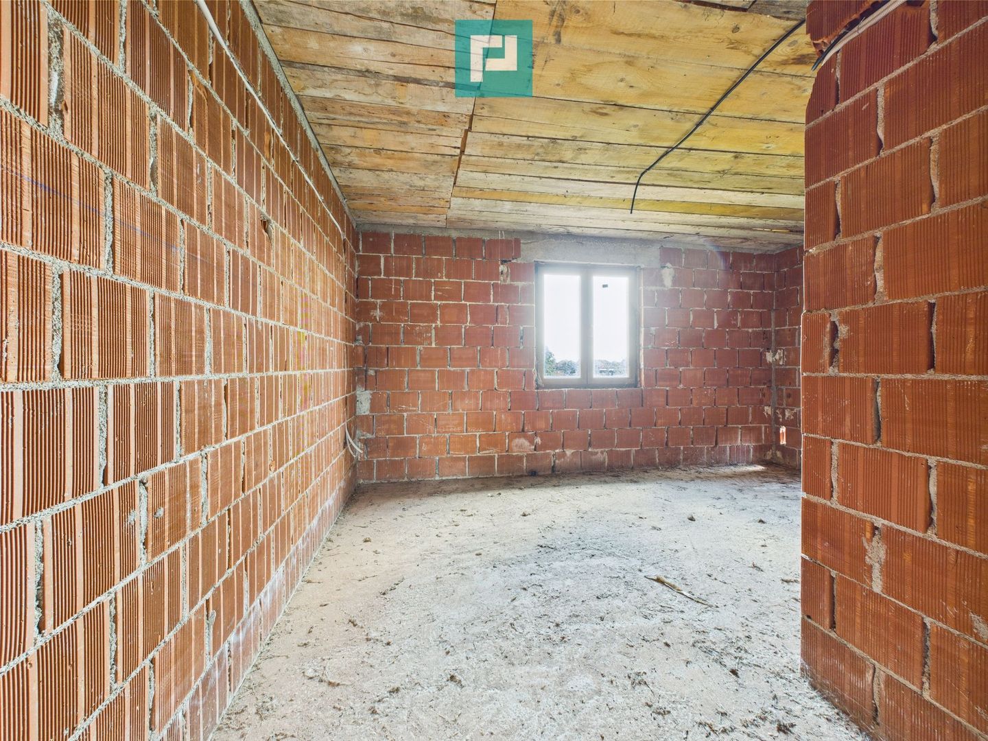 Casă la roșu, P+1, în localitatea Beliu, Arad - Poză 11