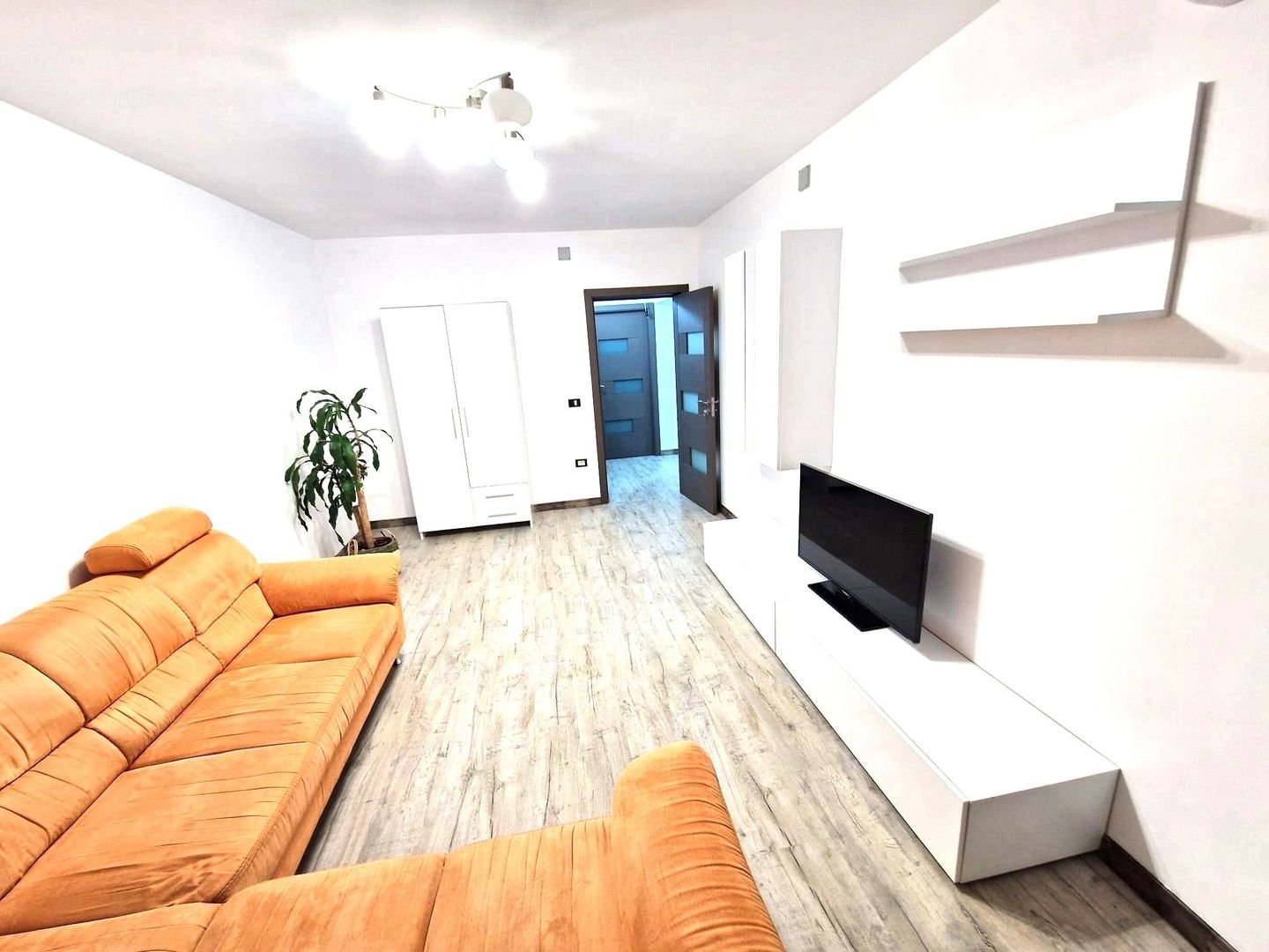 Închiriere Apartament cu 3 camere, mobilat complet, etaj 1, metrou Dristor - Poză 1