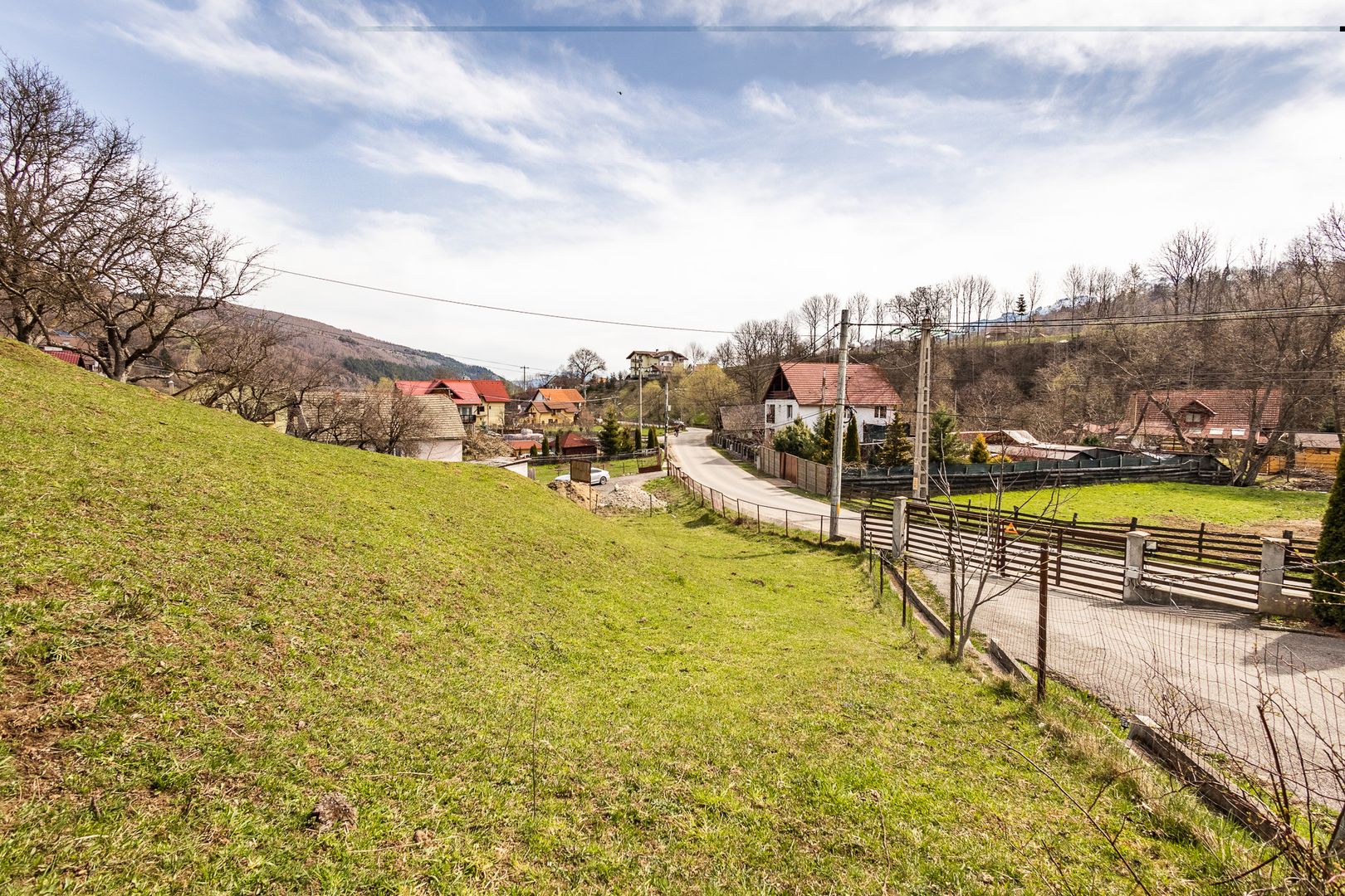 Domeniu de 6.500 mp teren+casa parinteasca,in magia Bucegilor,Moieciu, Brasov. - Poză 7