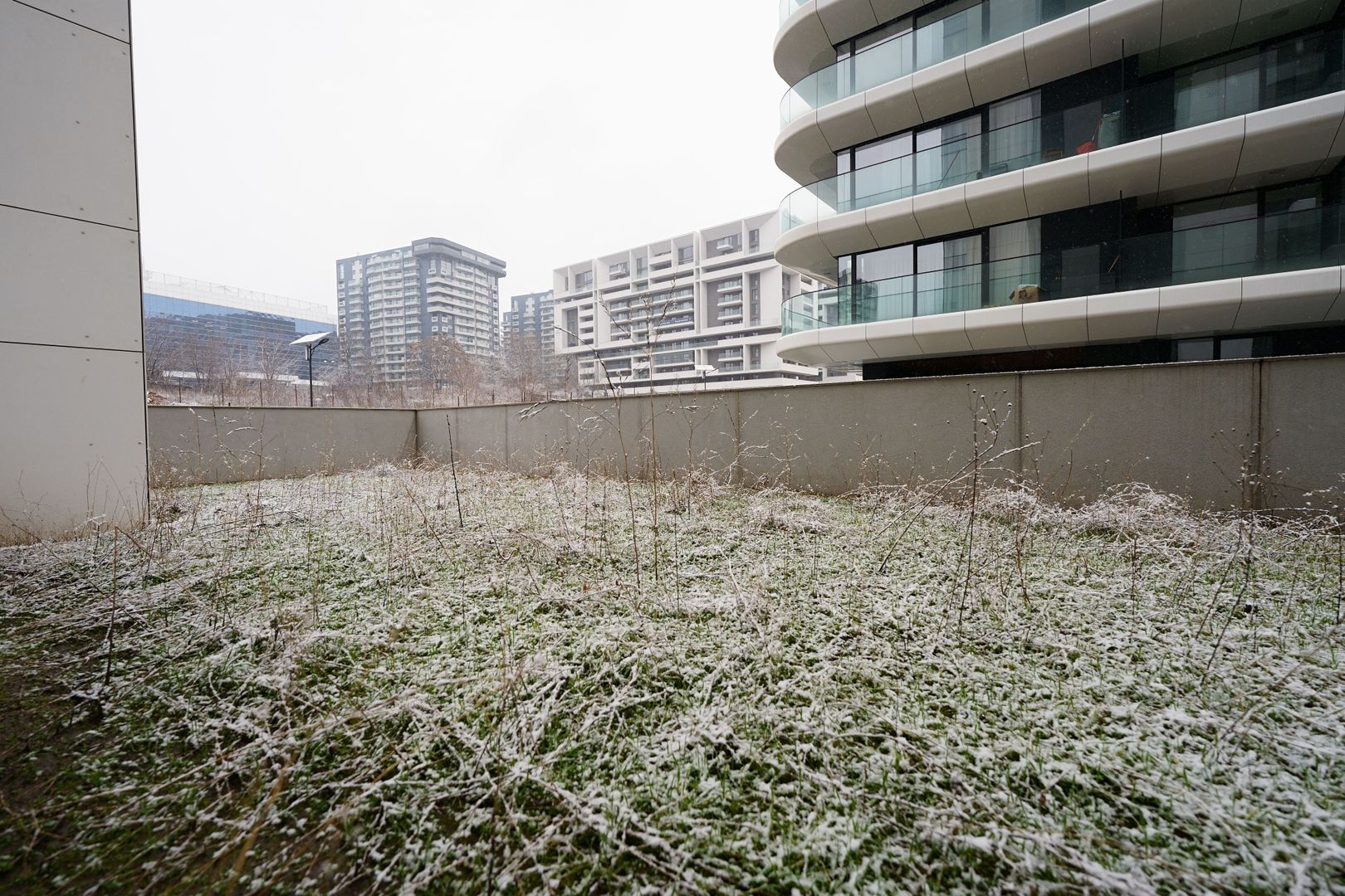 3 Camere + Parcare, Curte 75mp, One Lake Club - Poză 16