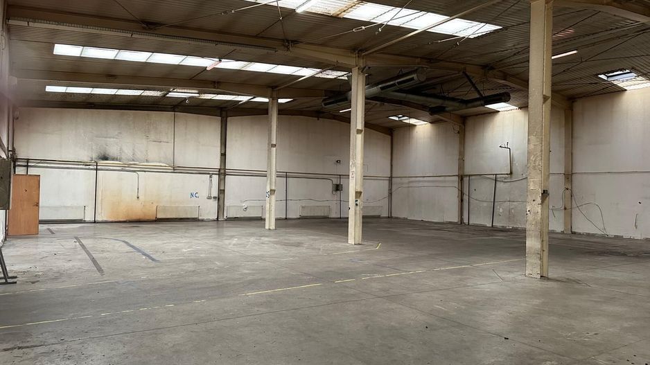 Inchiriere hala industriala  596 mp Arad, zonă centrală - Poză 1