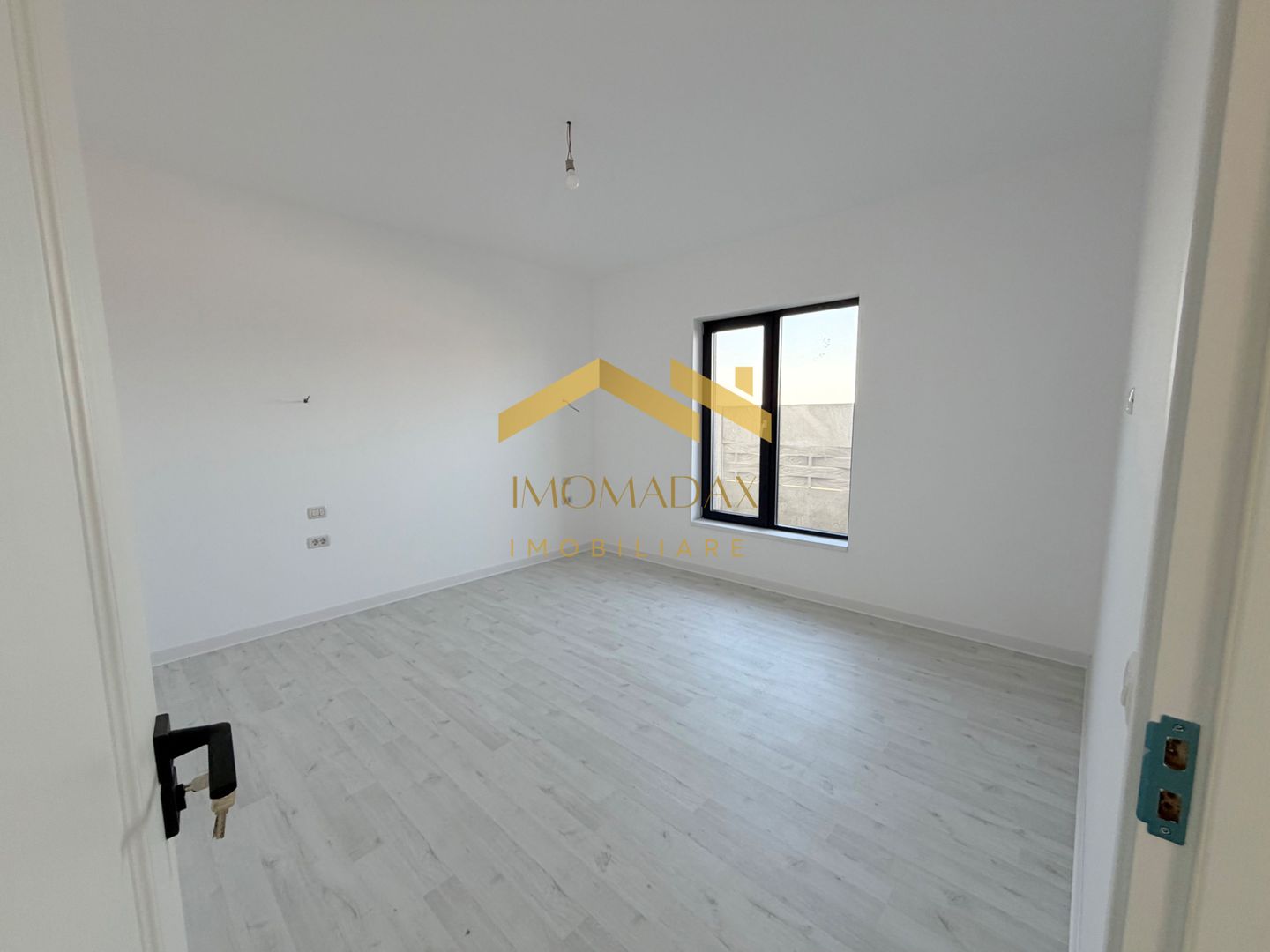 -Casa Individuala - Parter - 4 camere - - Poză 11