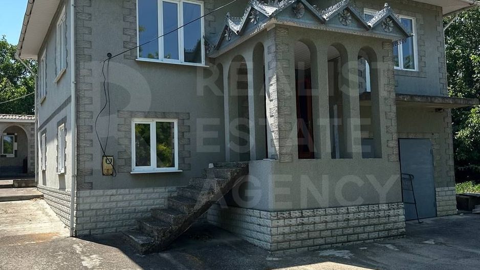 Vânzare 2 case pe un teritoriu, situată pe satul. Marandeni. - Poză 1