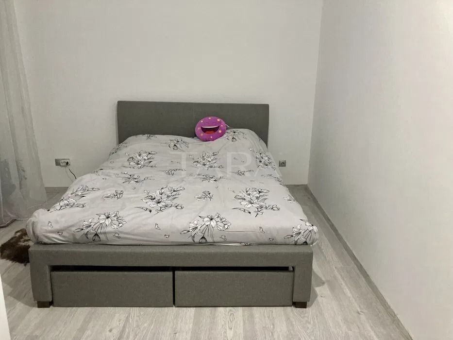 Vând apartament mobilat complet, opțiune parcare subterană. - Poză 4