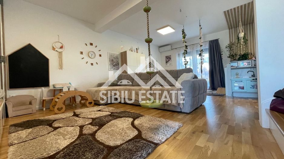 Duplex elegant cu 5 camere, 2 bai, curte in Cristian - Poză 30