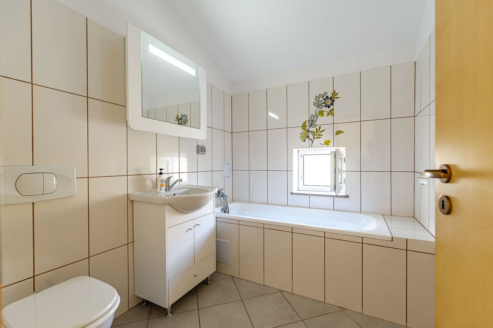 Casă situată pe strada Constituției, Aradul Nou - Poză 8