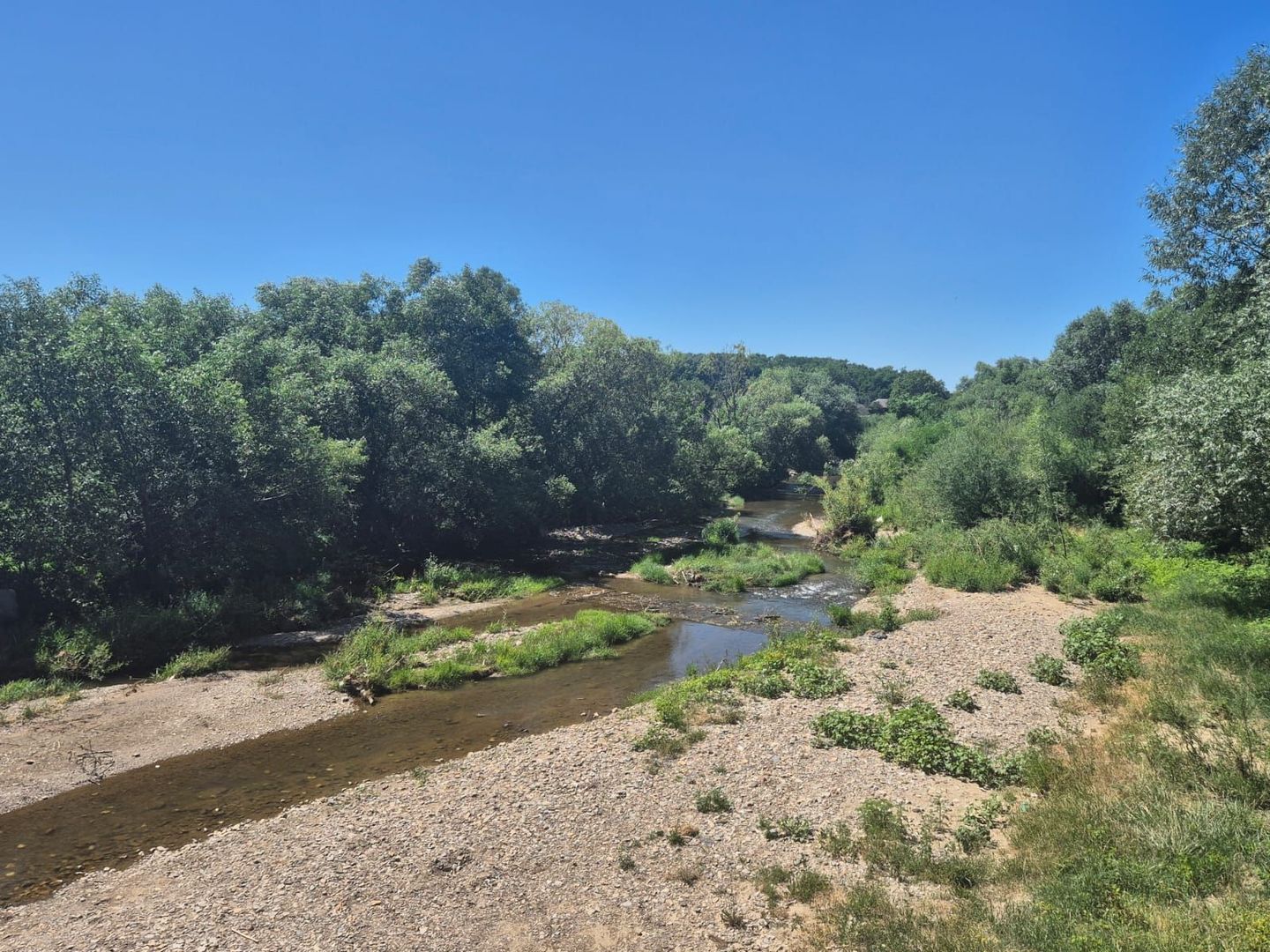 Exclusivitate - La 4 km de Poiana Narciselor, teren intre case, cu utilitati. - Poză 1