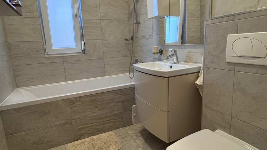 Apartament cu 3 camere, curte proprie si loc de parcare - Poză 18