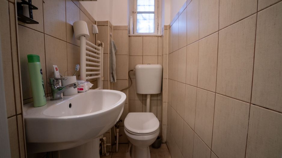 Apartament central de vânzare – la curte comună - Oradea - Poză 8