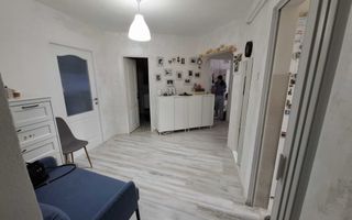 Bloc din 80/ Apartament cu 3 camere/ Decomandat/ mobilat/utilat/ 75 mp - Poză 2