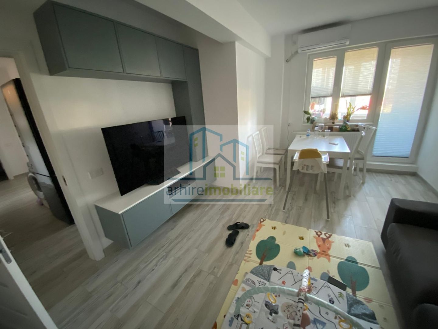 Apartament 3 camere decomandat zona Trapezului - Poză 1