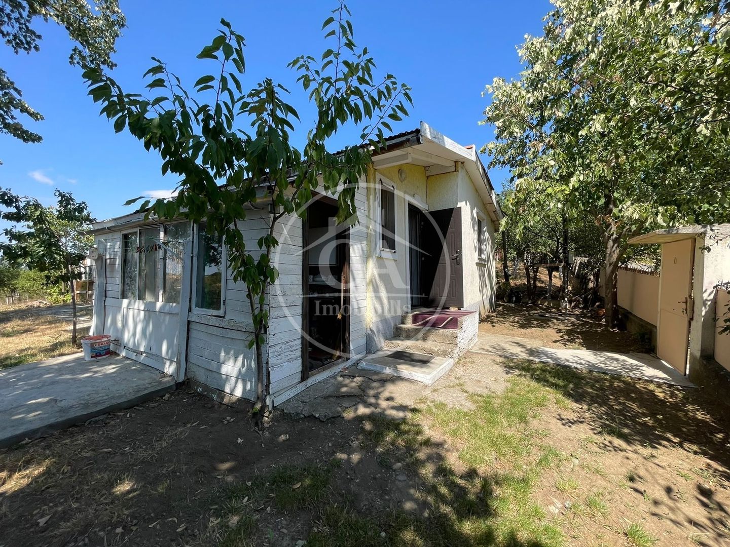 Casa de vanzare cu 2 camere in zona Sintelec, Bihor. - Poză 1
