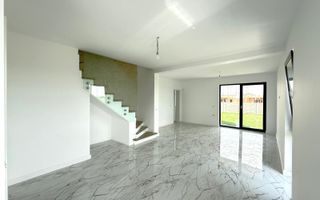 Duplex finalizat despartit prin camera tehnica. 3 dormitoare. 2 balcoane. - Poză 1