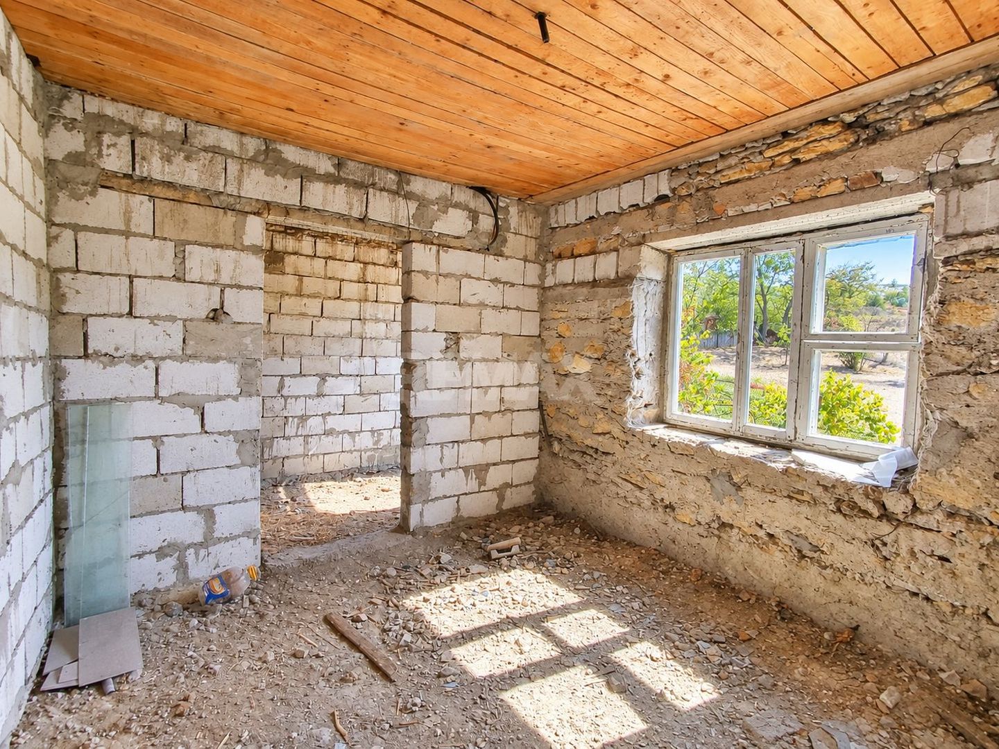 CASĂ GENEROASĂ CU 3 CAMERE – 90 m² | 17 ARI| ANENII NOI - Poză 12