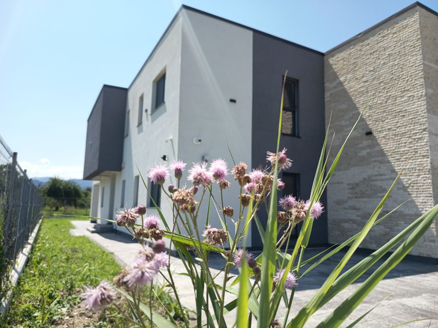 Vila impozanta, aspect deosebit, configuratie tip duplex, view, Brasov - Poză 1