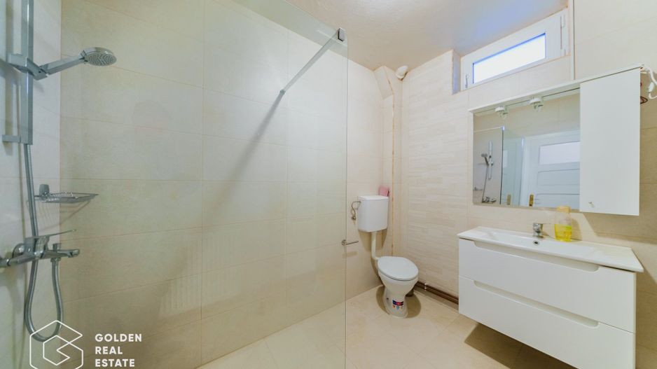 Vila superba, P+E,  Cuvin, 9 camere, 200 mp si teren 1300 mp plus anexa 3 camere - Poză 8