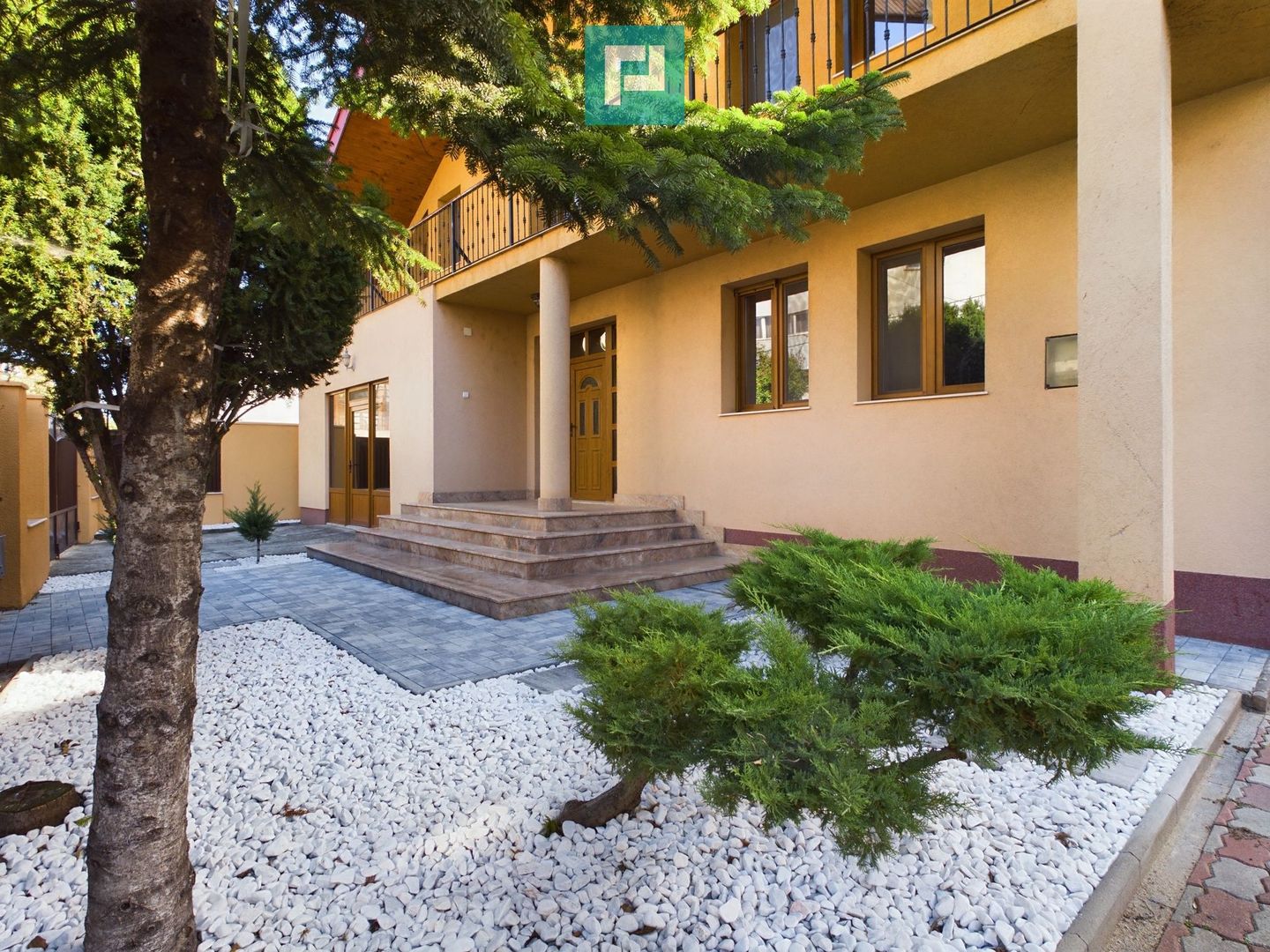 Vilă cu teren generos în Pârneava - Poză 1