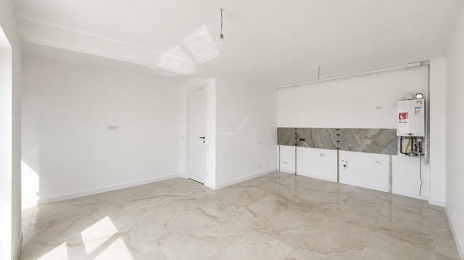 Bloc nou. Apartament cu 3 camere spations. 2 Bai. Etaj 1 - Poză 1