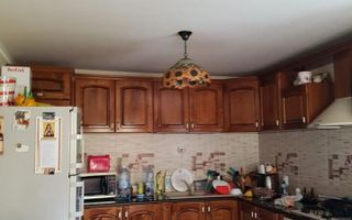 Casa , P+1+teren, 700 mp,zona Calea Nationala ,pret 320000 Euro Negociabil - Poză 7