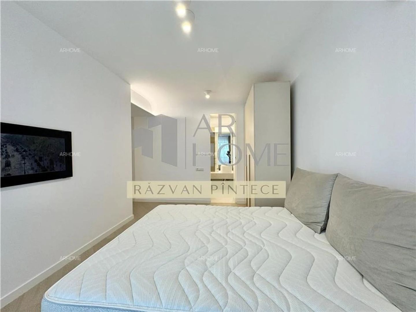Apartament cu 3 camere decomandat - Cortina North - Poză 6