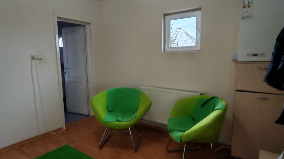 apartament la casa - zona Unirea - 3 camere - bucatarie - baie - teren generos - Poză 5