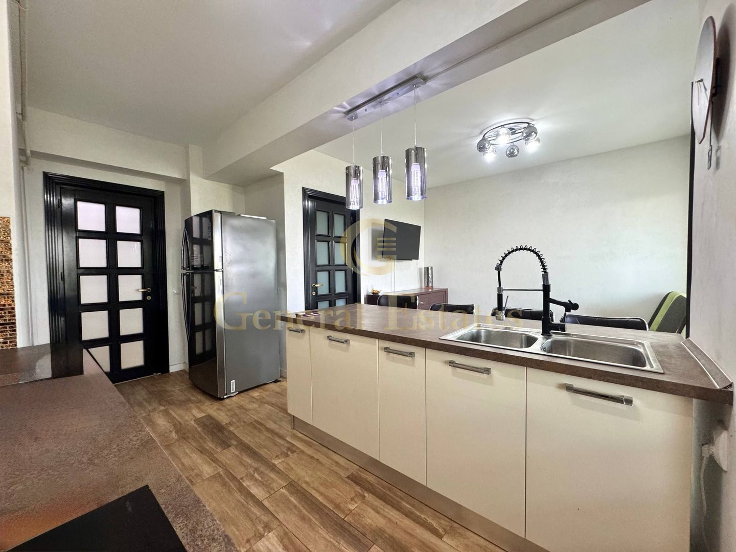 Vânzare apartament cu 2 camere, 67 m.p. - Complexul Royal Town. - Poză 10