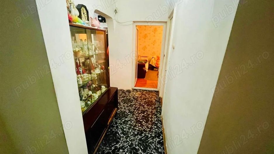 De vanzare apartament 3 camere, Pecineaga/Rahova - Poză 5