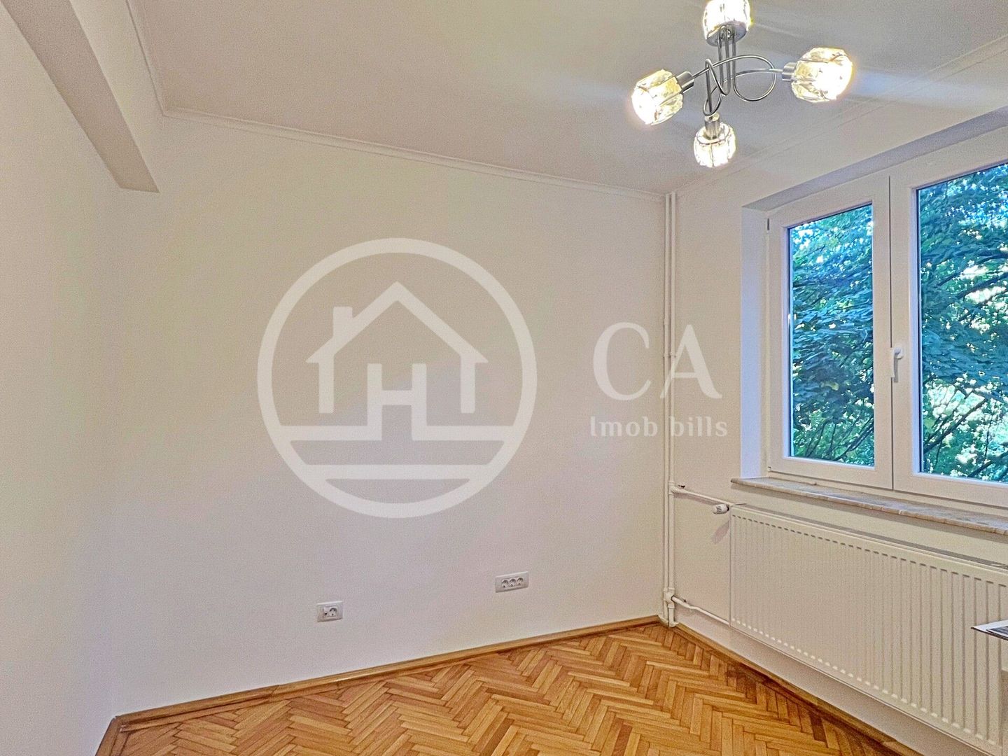 Apartament cu 3 camere de vânzare in cartierul Rogerius, Oradea - Poză 1