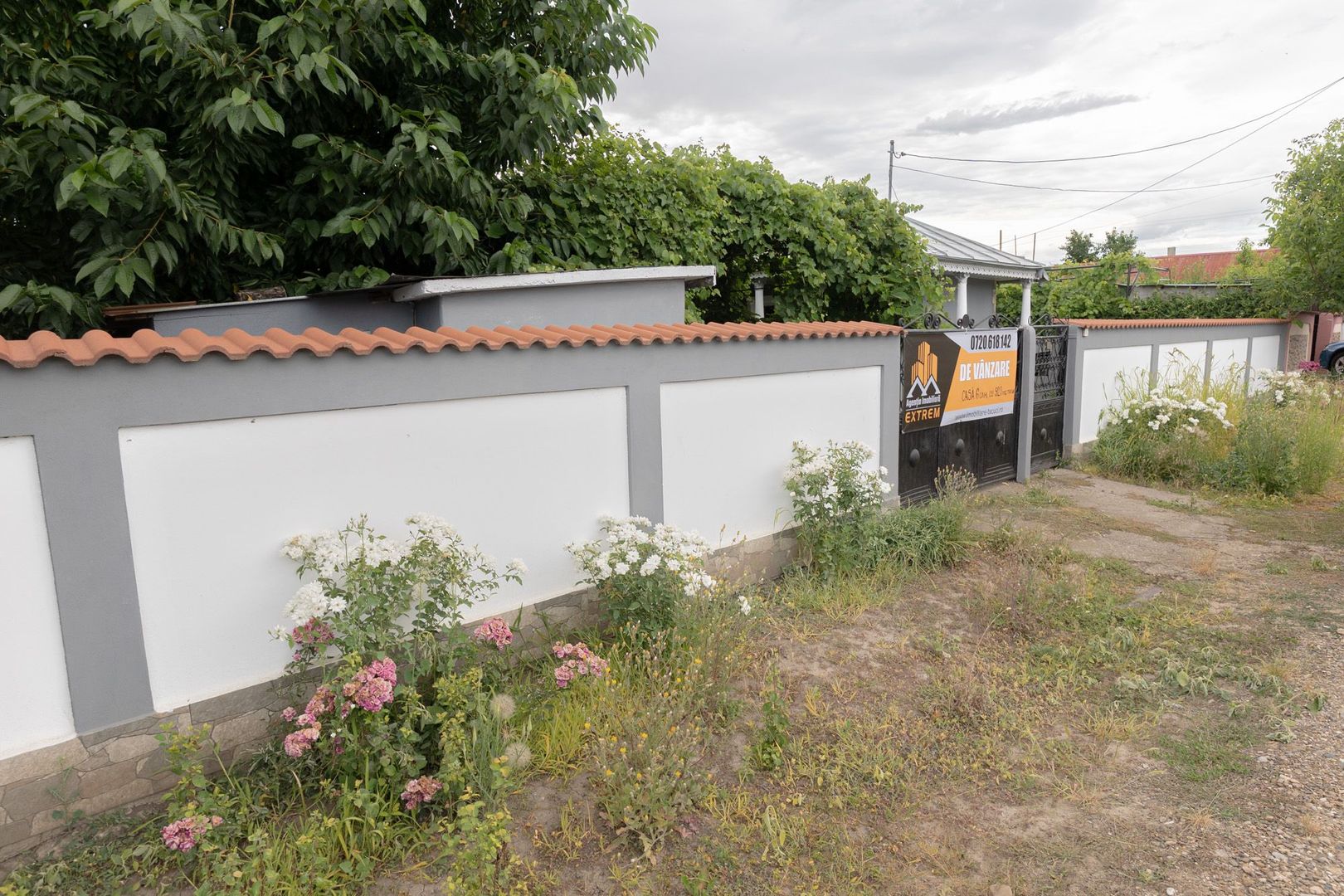 Casă cu 5 camere, complet renovată cu teren 920 mp în Tecuci - Poză 2