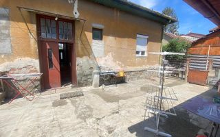 Apart la casa Bogdanestilor  curte  acces cu masina centrala proprie - Poză 16