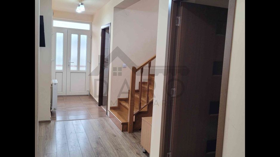 Casă Livezeni 815 mp teren, casa primitoare ,la doar 5 minute de oraș. - Poză 13