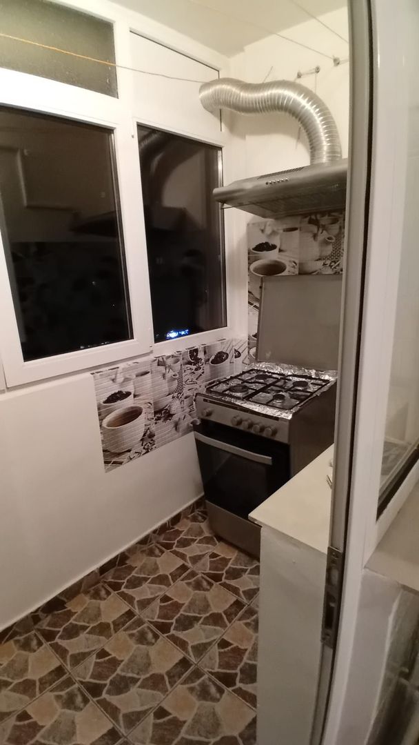 AP. 2 CAMERE CRANGASI, BUCATARIE INCHISA, REABILITAT, METROU 5 MINUTE - Poză 8