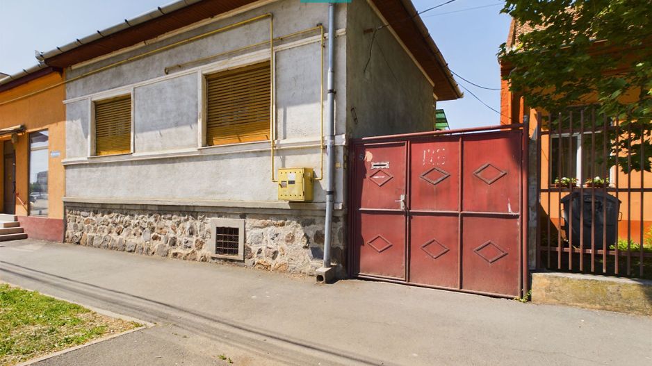 Casă pe strada Petru Rareș - Poză 1