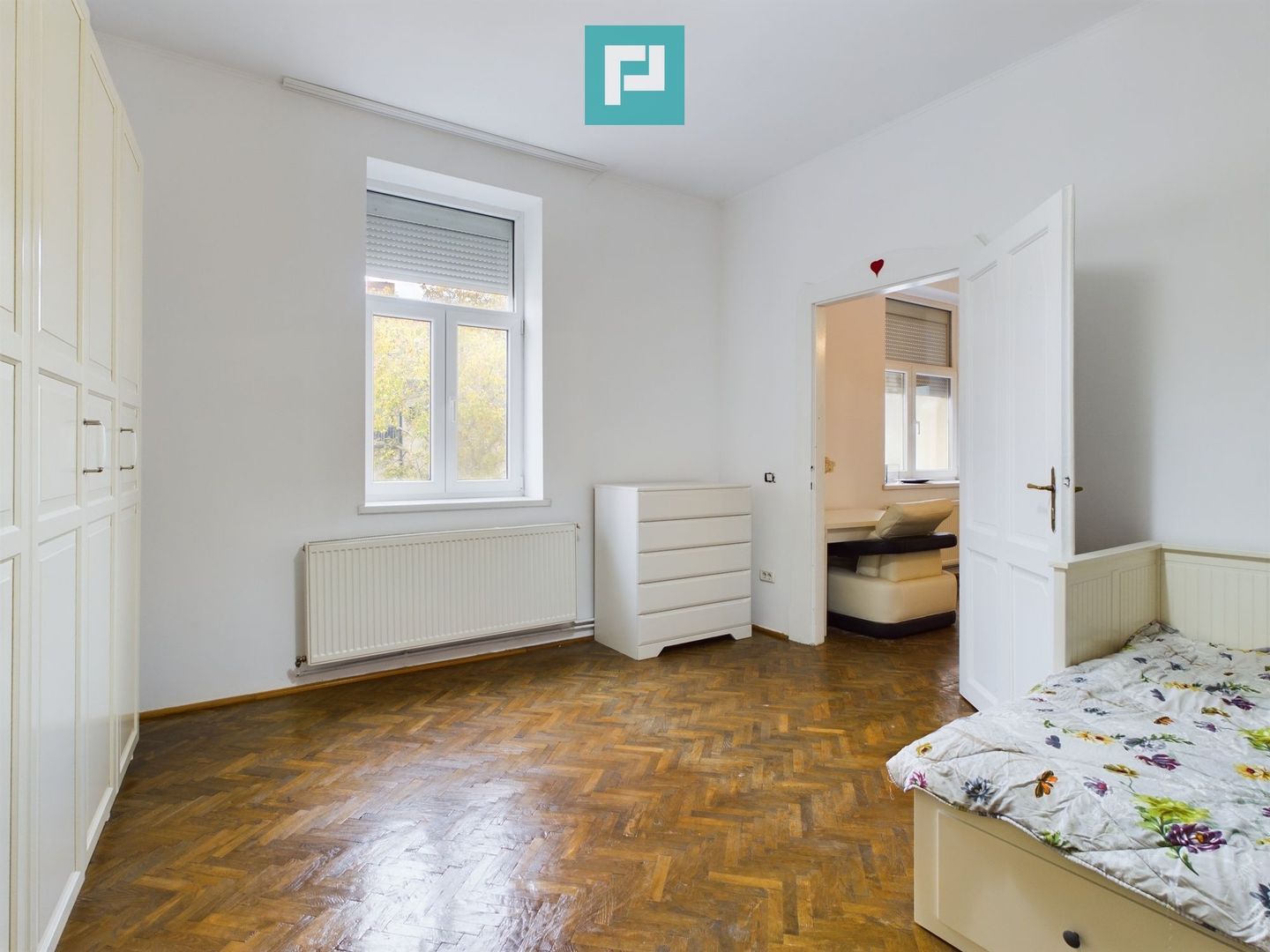 Apartament la casă zonă centrală - Poză 2