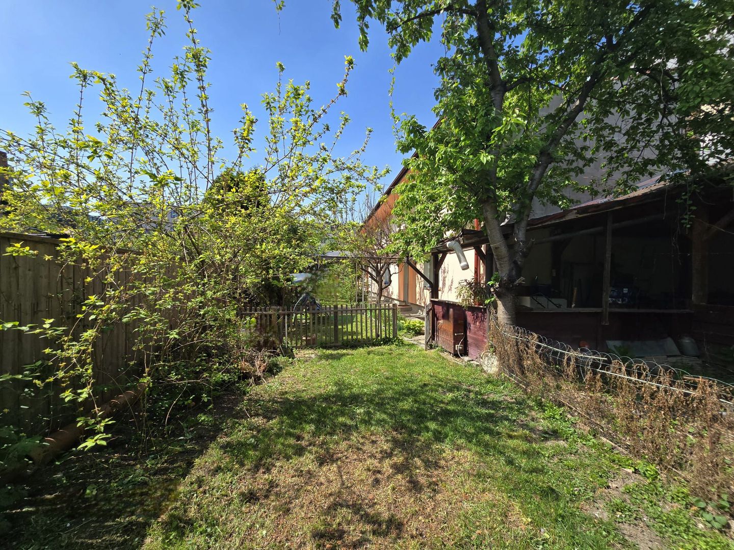 Casă cu grădină in zonă centrală - Poză 3