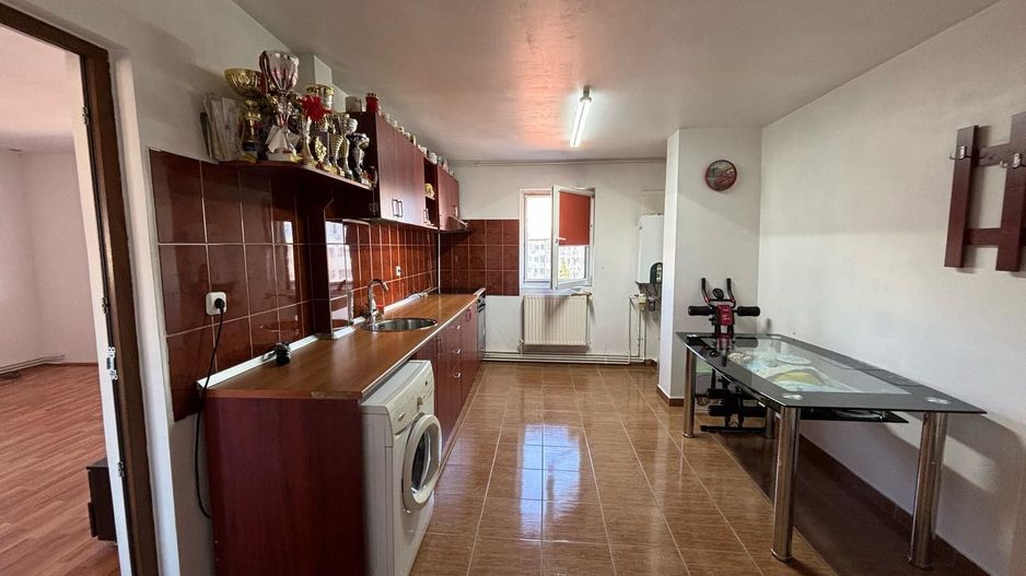 Sagului | 3 Camere | Decomandat | Garaj | Centrala Proprie. - Poză 3