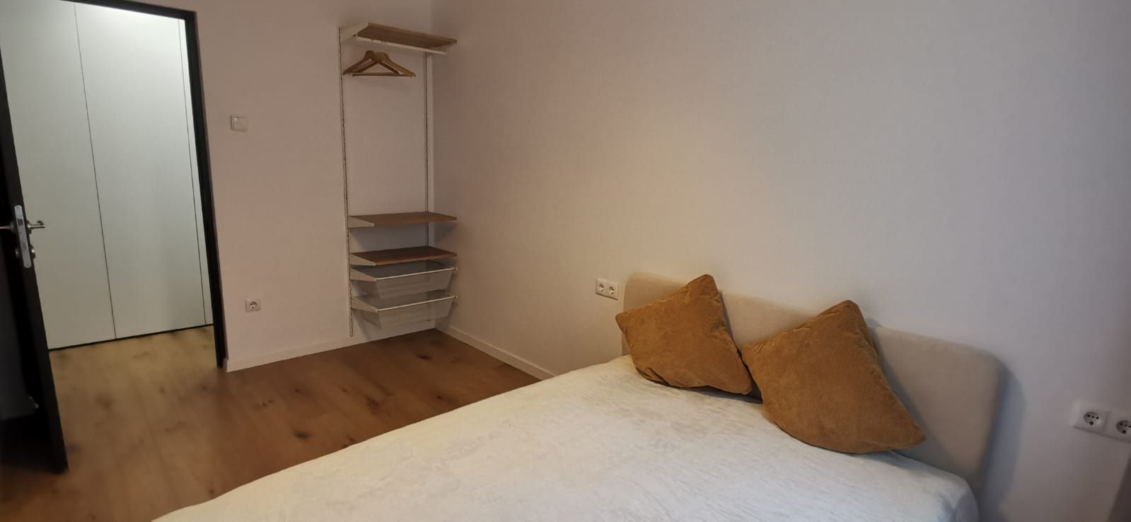 apartament 3 camere inchirier pe strada Gruia - Poză 7