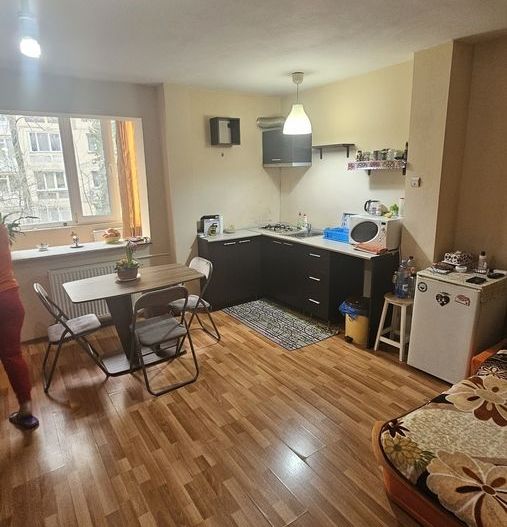 GARSONIERA LUJERULUI BLOC 1979 - Poză 1