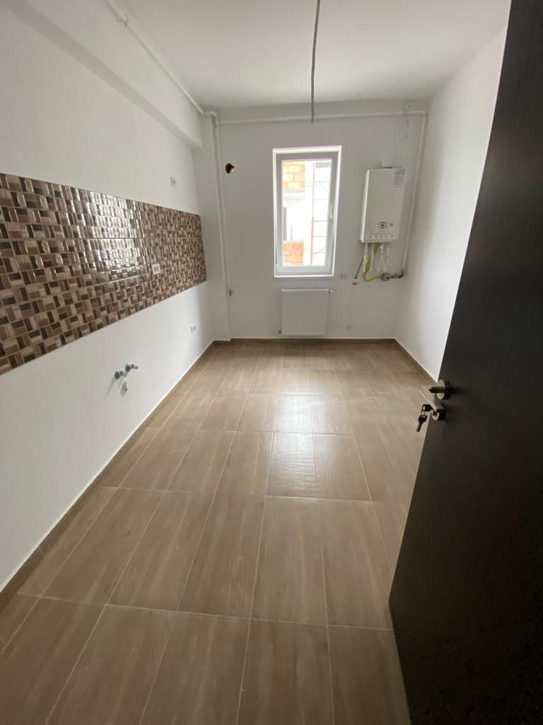Apartament tip garsoniera o camera, vedere mixta,etaj 1,aproape metrou - Poză 7