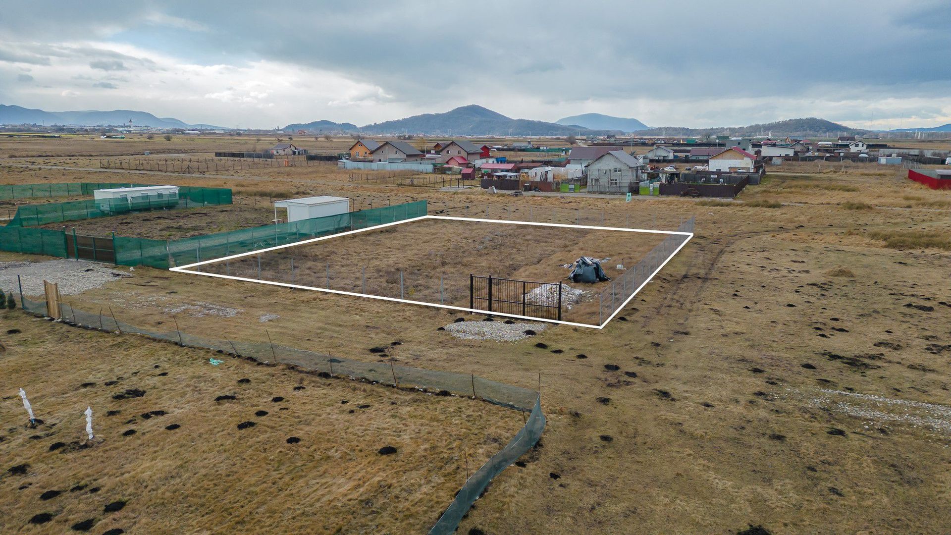 Teren intravilan in Harman, ingradit - Poză 1