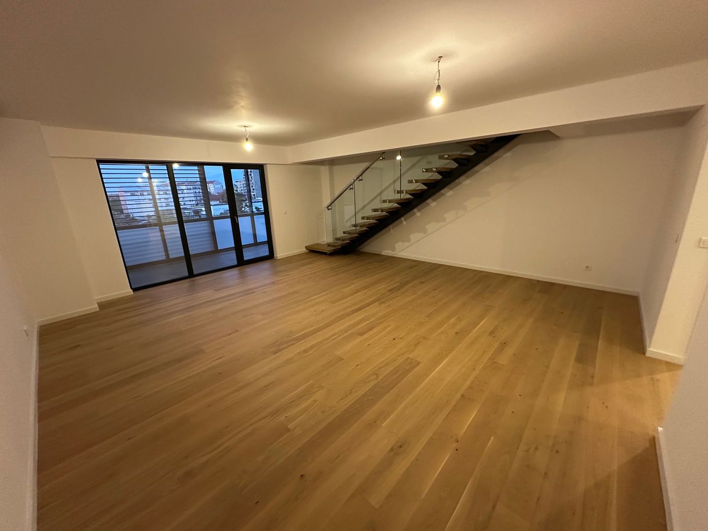 Apartament deosebit pe 2 etaje - Poză 3