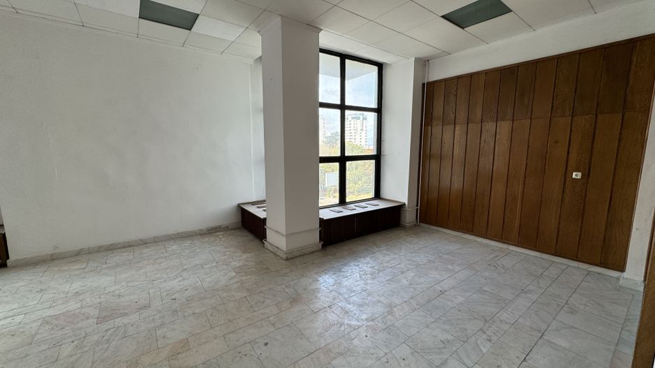 Spațiu comercial 493 mp utili | Locație centrală | Vizibilitate excelentă | - Poză 21