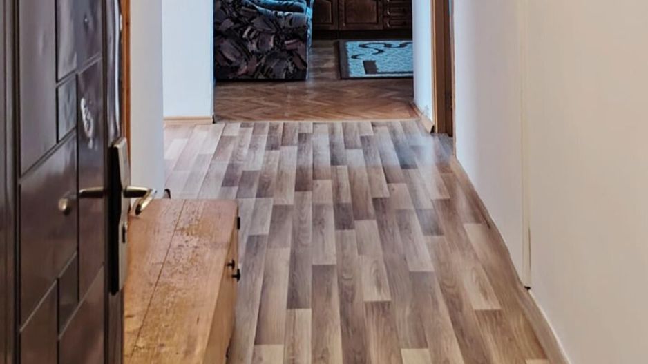 3 camere, situat la etajul 1 al unui imobil din zona 13 Decembrie Făget - Poză 1