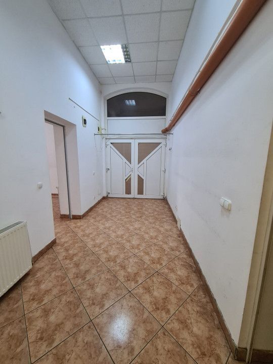 Spațiu de ÎNCHIRIAT CENTRAL - Poză 2