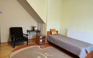Apartament cu o cameră în zona TgCucu, la casă, parter, intrare separată - Poză 3