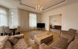 Apartament istoric de lux cu 3 camere de 130mp langa Prefectura - Bastion